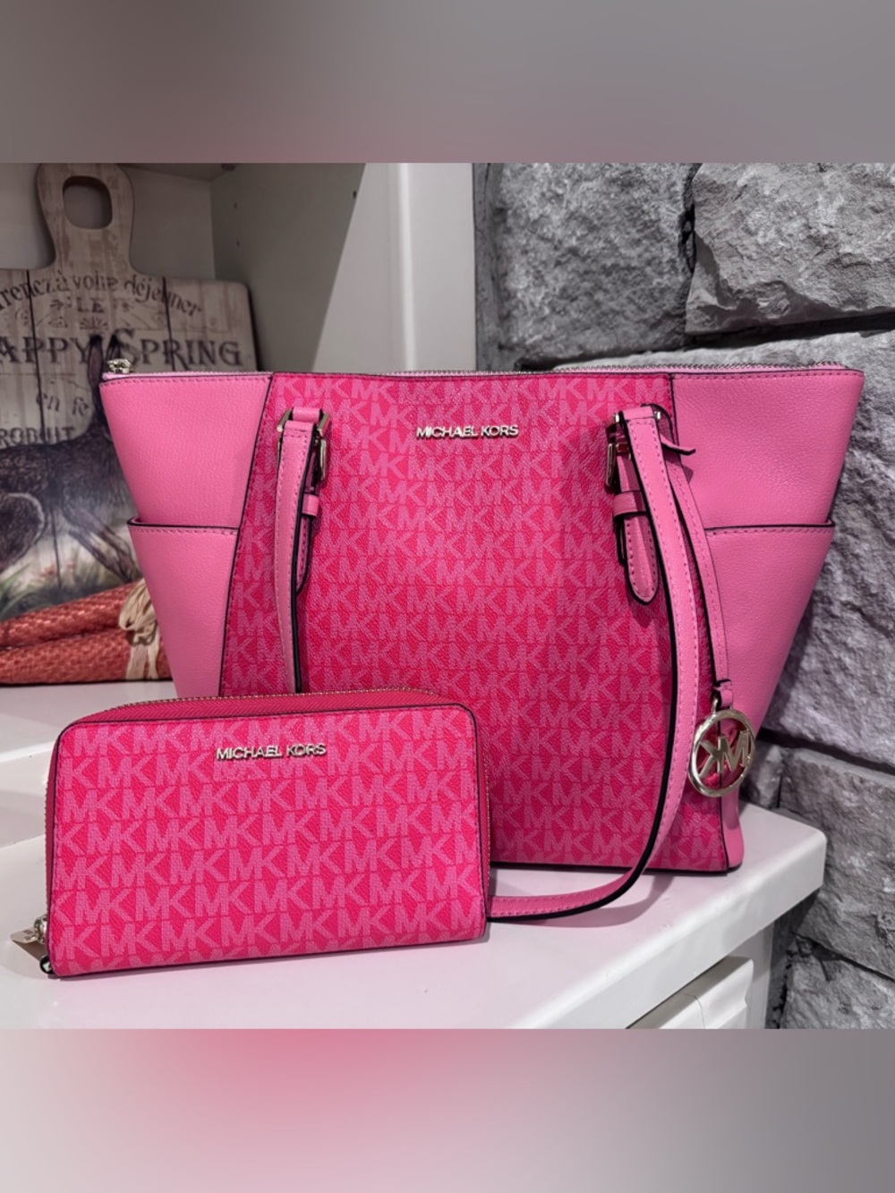 Michael Kors Charlotte Signature
Tote Handbag&wallet set coral reef NWT 2pcs set